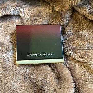 Kevyn Aucoin creamy glow